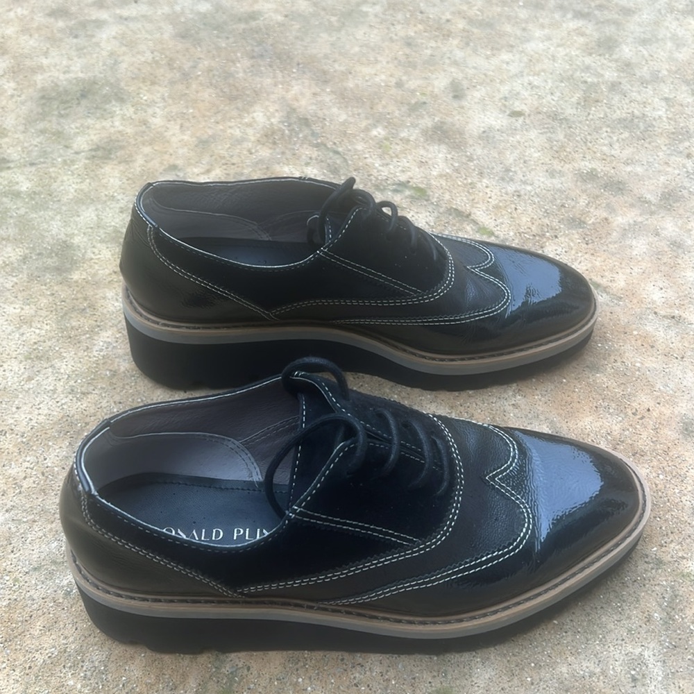 Donald J. Pliner Tanic Black Crinkle Patent Wedge Shoe Women's Size 7.5 - Picture 4 of 8